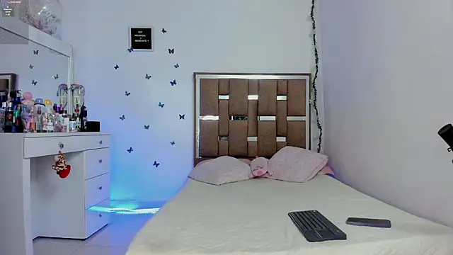 Snapshot of kendall-ewers chatting on 02.13.26 kendall-ewers online show from 02.13.26