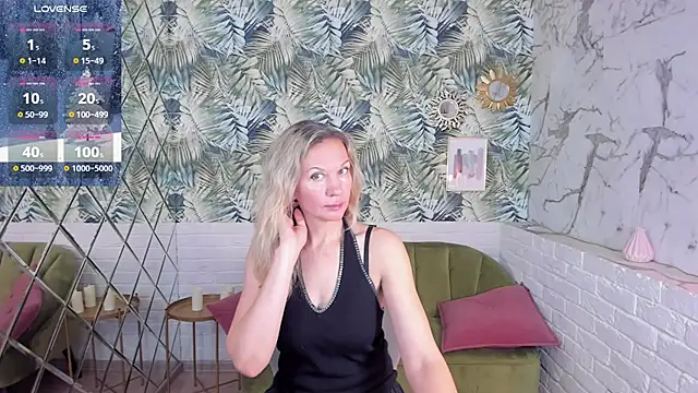 Snapshot of NancyGrace chatting on 12.18.24 NancyGrace online show from 12.18.24