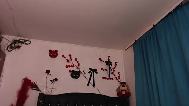 Snapshot of pussytight_pervert chatting on 11.24.25 pussytight pervert online show from 11.24.25