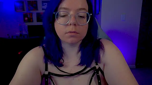 Snapshot of KiraSpitQueen chatting on 04.27.26 KiraSpitQueen online show from 04.27.26