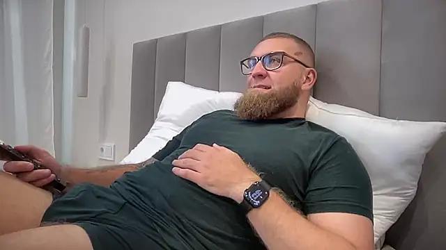 Bear bear  online show from 09.30.25