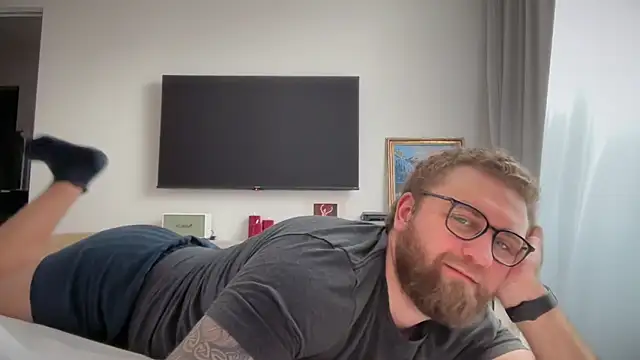 Bear bear  online show from 04.22.26