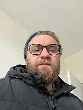 Bear bear  online show from 04.25.26