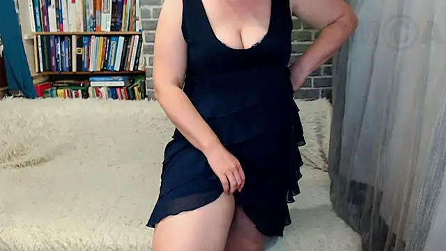 Snapshot of Rainbow_lady chatting on 11.18.25 Rainbow lady online show from 11.18.25