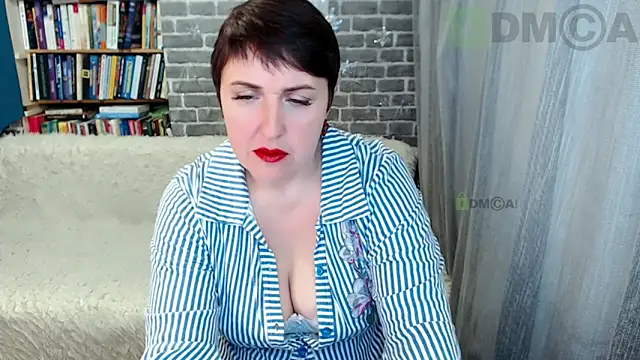 Snapshot of Rainbow_lady chatting on 12.22.25 Rainbow lady online show from 12.22.25