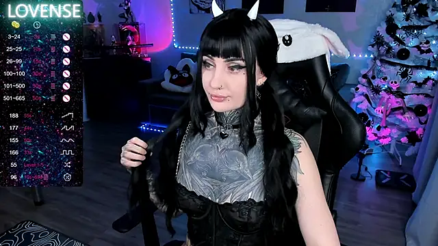 Snapshot of RachelQueen_ chatting on 02.01.25 RachelQueen online show from 02.01.25