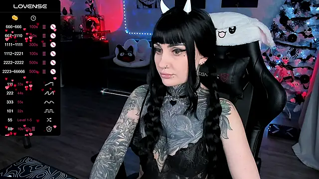 Snapshot of RachelQueen_ chatting on 02.04.25 RachelQueen online show from 02.04.25