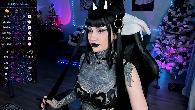 Snapshot of RachelQueen_ chatting on 02.09.25 RachelQueen online show from 02.09.25