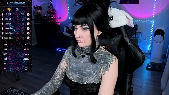 Snapshot of RachelQueen_ chatting on 03.10.25 RachelQueen online show from 03.10.25