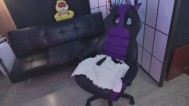 Snapshot of Scarlett_collins02 chatting on 03.04.25 Scarlett collins02 online show from 03.04.25