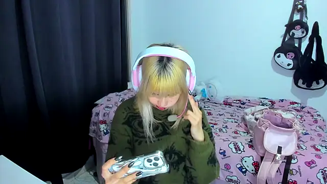 Akane-Mou online show from 11.28.25