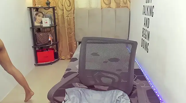 Snapshot of Trixie_Mattel21 chatting on 12.12.24 Trixie Mattel21 online show from 12.12.24