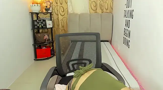 Snapshot of Trixie_Mattel21 chatting on 01.03.25 Trixie Mattel21 online show from 01.03.25