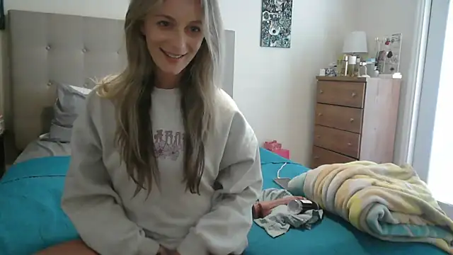 Snapshot of Heyitsmee33 chatting on 09.09.25 Heyitsmee33 online show from 09.09.25