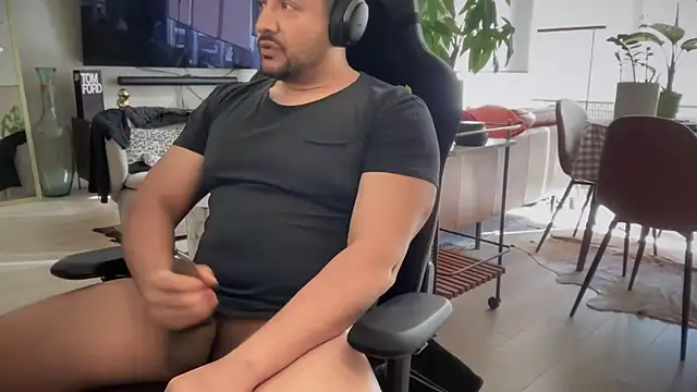 HungandThickLatin online show from 03.20.25