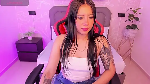 Snapshot of majo_rose chatting on 03.22.25 majo rose online show from 03.22.25