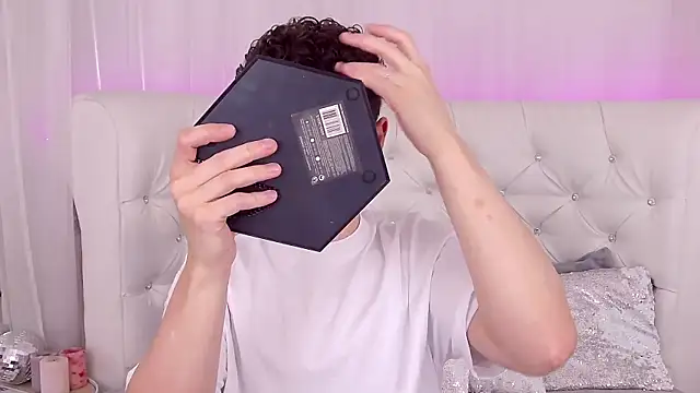 RobbyCharming online show from 09.18.25