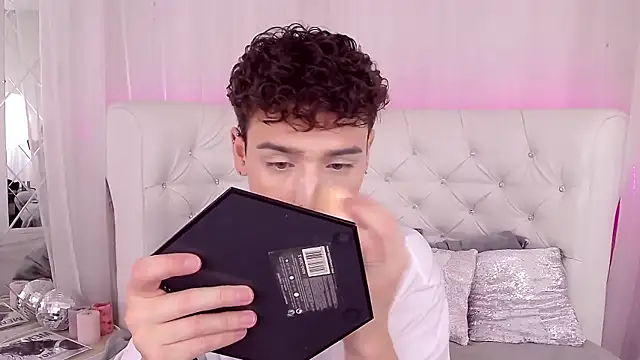 RobbyCharming online show from 09.21.25