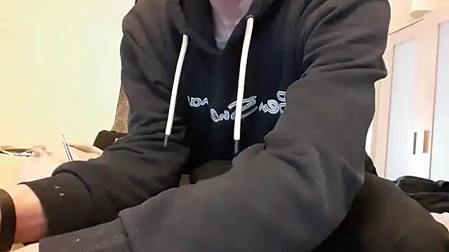 uk-bobbie-uk online show from 02.06.25