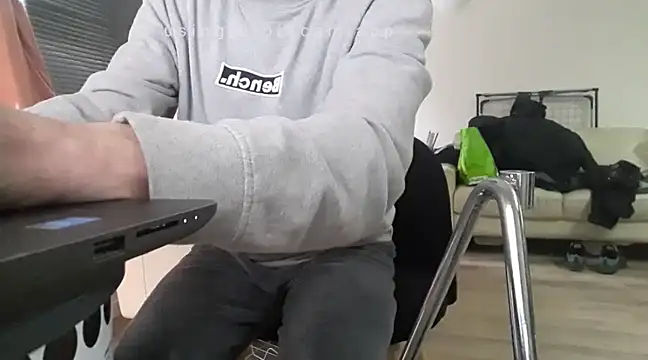 uk-bobbie-uk online show from 02.24.25