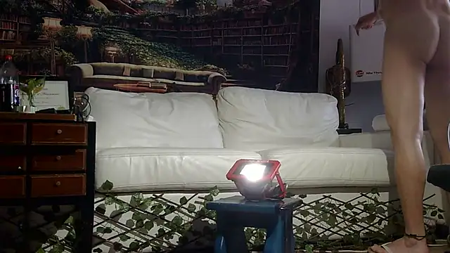 Snapshot of OSIRlS chatting on 01.05.25 OSIRlS online show from 01.05.25