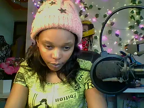 Snapshot of Anaconda2350 chatting on 05.18.26 Anaconda2350 online show from 05.18.26