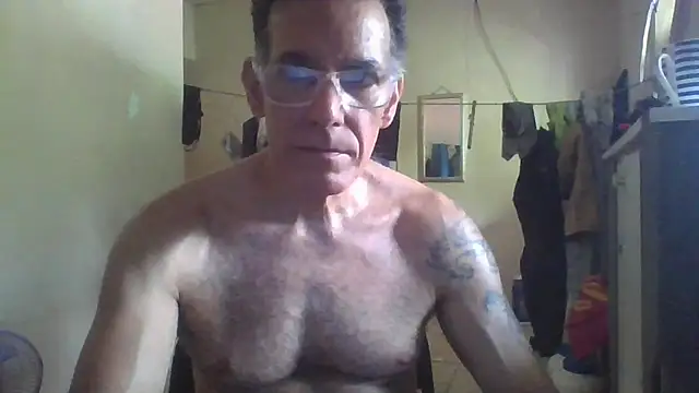 Snapshot of CaptainFox chatting on 06.30.26 CaptainFox online show from 06.30.26