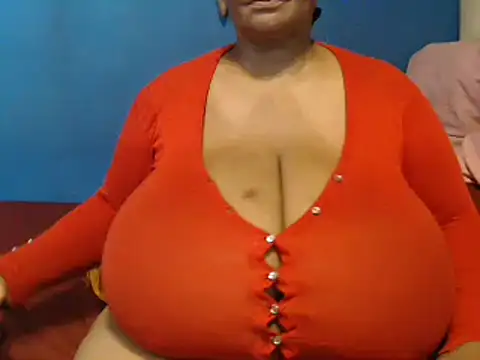 Snapshot of CUTEFIRMMELONSS chatting on 12.31.24 CUTEFIRMMELONSS online show from 12.31.24