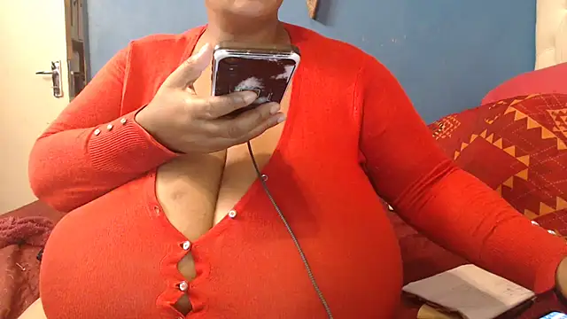Snapshot of CUTEFIRMMELONSS chatting on 02.22.25 CUTEFIRMMELONSS online show from 02.22.25