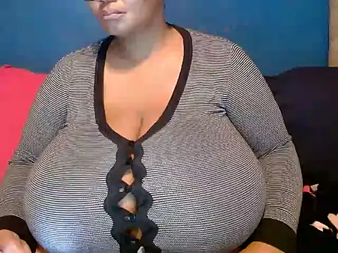 Snapshot of CUTEFIRMMELONSS chatting on 03.11.25 CUTEFIRMMELONSS online show from 03.11.25