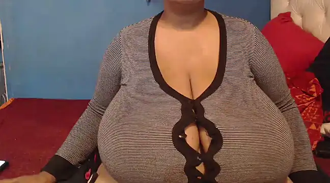 Snapshot of CUTEFIRMMELONSS chatting on 03.11.25 CUTEFIRMMELONSS online show from 03.11.25
