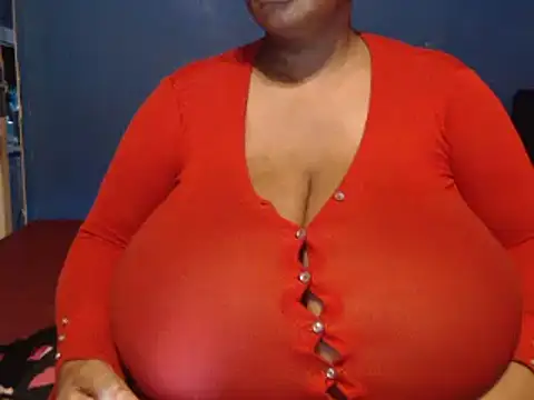 Snapshot of CUTEFIRMMELONSS chatting on 03.19.25 CUTEFIRMMELONSS online show from 03.19.25