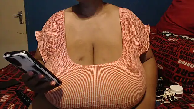 CUTEFIRMMELONSS online show from 10.30.25