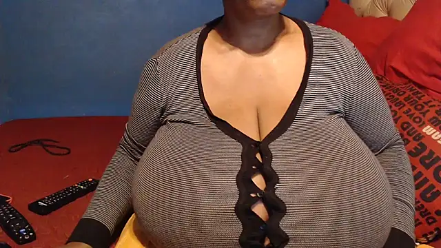 CUTEFIRMMELONSS online show from 12.15.25