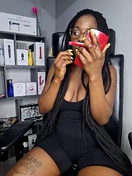 Snapshot of Shaniko89 chatting on 03.14.25 Shaniko89 online show from 03.14.25