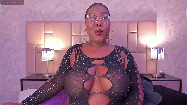 Snapshot of Darnellqueen chatting on 12.06.24 Darnellqueen online show from 12.06.24
