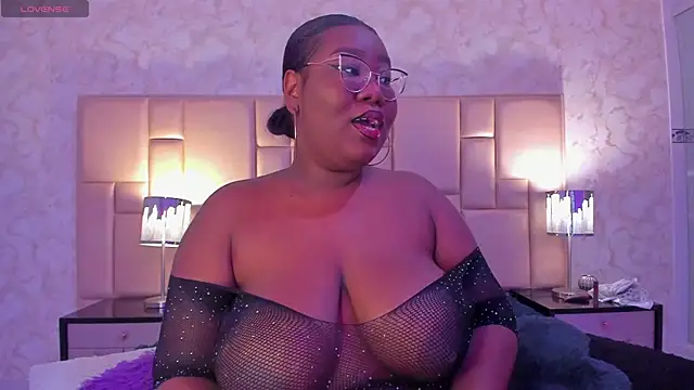 Snapshot of Darnellqueen chatting on 12.09.24 Darnellqueen online show from 12.09.24