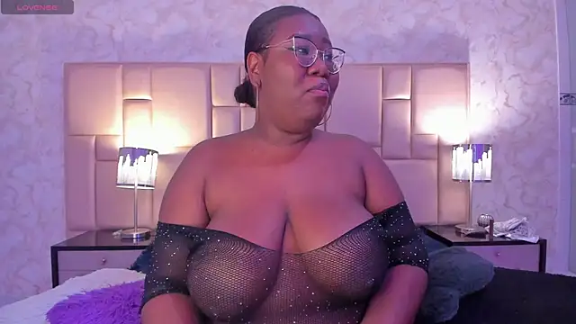 Snapshot of Darnellqueen chatting on 12.09.24 Darnellqueen online show from 12.09.24