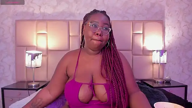 Snapshot of Darnellqueen chatting on 01.14.25 Darnellqueen online show from 01.14.25