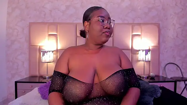 Snapshot of Darnellqueen chatting on 01.22.25 Darnellqueen online show from 01.22.25