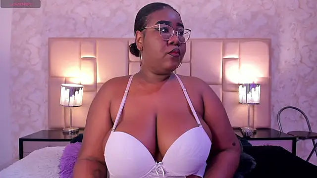 Snapshot of Darnellqueen chatting on 01.25.25 Darnellqueen online show from 01.25.25