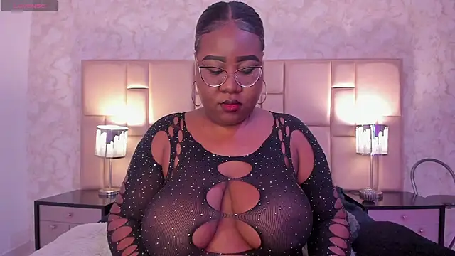 Snapshot of Darnellqueen chatting on 01.27.25 Darnellqueen online show from 01.27.25