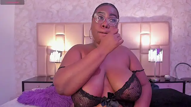 Snapshot of Darnellqueen chatting on 02.18.25 Darnellqueen online show from 02.18.25