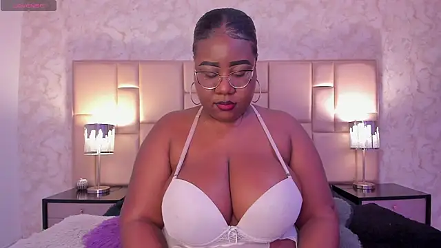 Snapshot of Darnellqueen chatting on 02.24.25 Darnellqueen online show from 02.24.25