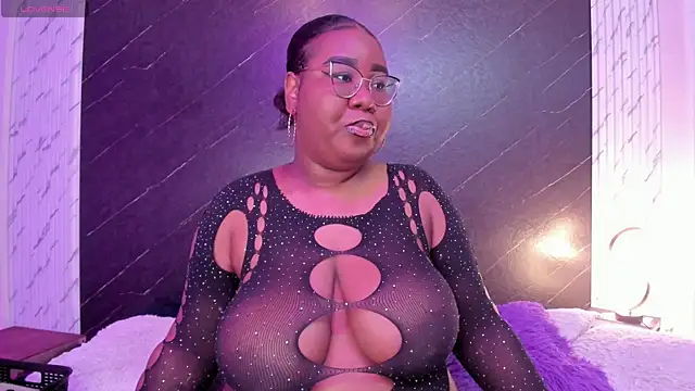 Snapshot of Darnellqueen chatting on 09.11.25 Darnellqueen online show from 09.11.25
