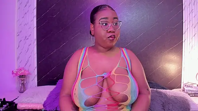 Snapshot of Darnellqueen chatting on 09.18.25 Darnellqueen online show from 09.18.25