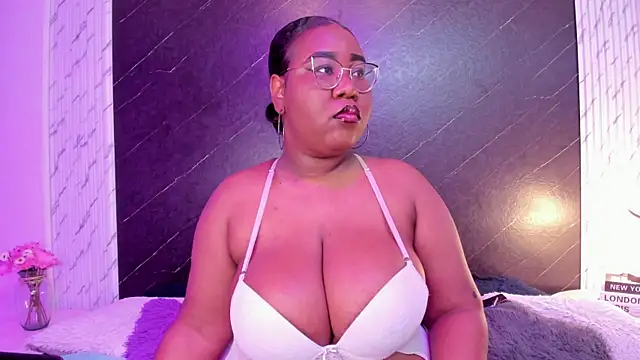 Snapshot of Darnellqueen chatting on 10.01.25 Darnellqueen online show from 10.01.25
