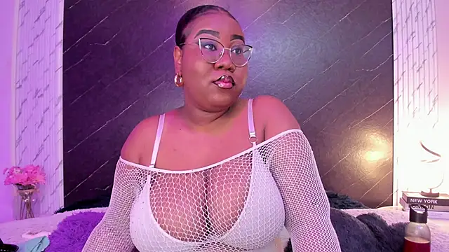 Snapshot of Darnellqueen chatting on 10.07.25 Darnellqueen online show from 10.07.25