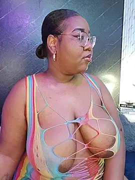 Snapshot of Darnellqueen chatting on 10.10.25 Darnellqueen online show from 10.10.25