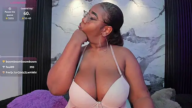 Snapshot of Darnellqueen chatting on 05.01.26 Darnellqueen online show from 05.01.26
